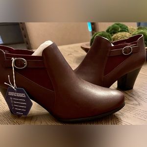 Croft and Barrow Burgundy Ortholite Women’s shoes